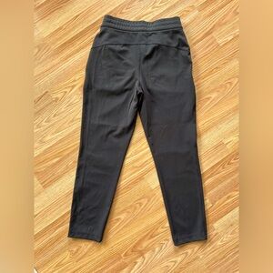 Aritzia The Group by Babaton Weekender pants size S